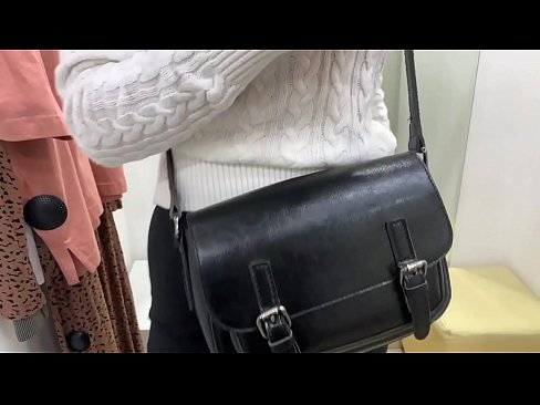 ❤️ Публичная мастурбация молоденькой сучки ФералБерри с дилдо в примерочной Ебля у нас ❌️