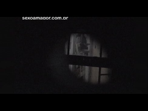 ❤️ Блондинку тайно снимает на видео соседский вуайерист, спрятанный за полыми кирпичами Ебля у нас ❌️